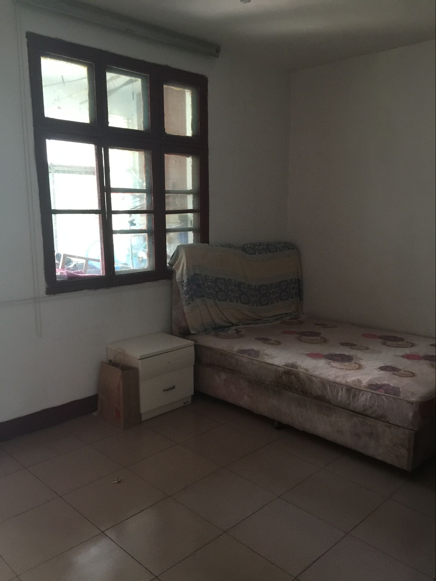 交通路实验 后面文化新村二门五楼