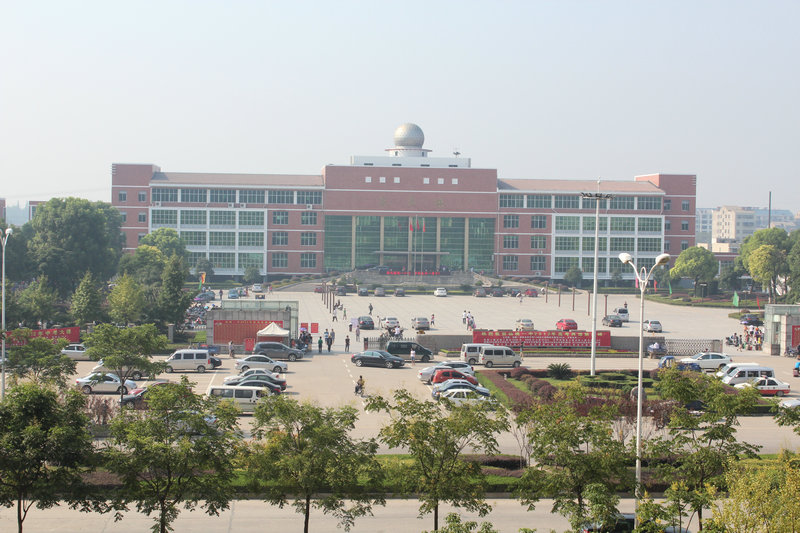 一中对面翰林公馆精装两室两厅出租,价格合理的陪读房,可拎包入住!