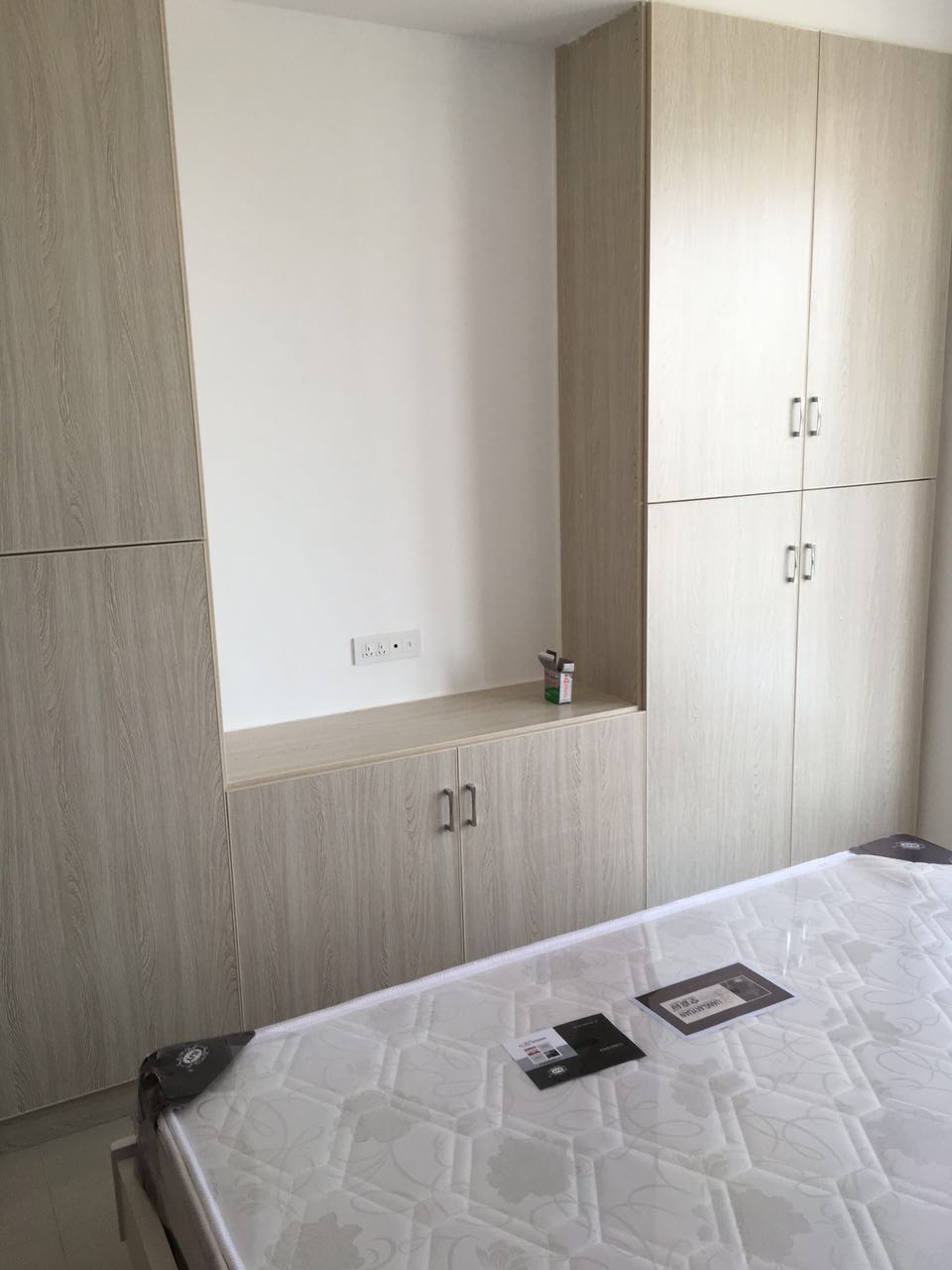 城市广场精装房拎包入住