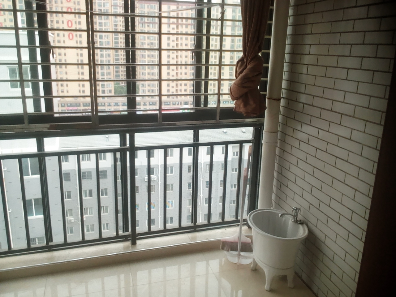 实验三小对面刘口社区电梯房