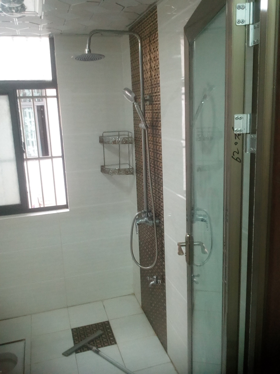 实验三小对面刘口社区电梯房