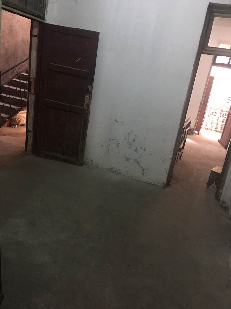 整租解放东路老中医院附近的四室两厅单元房 