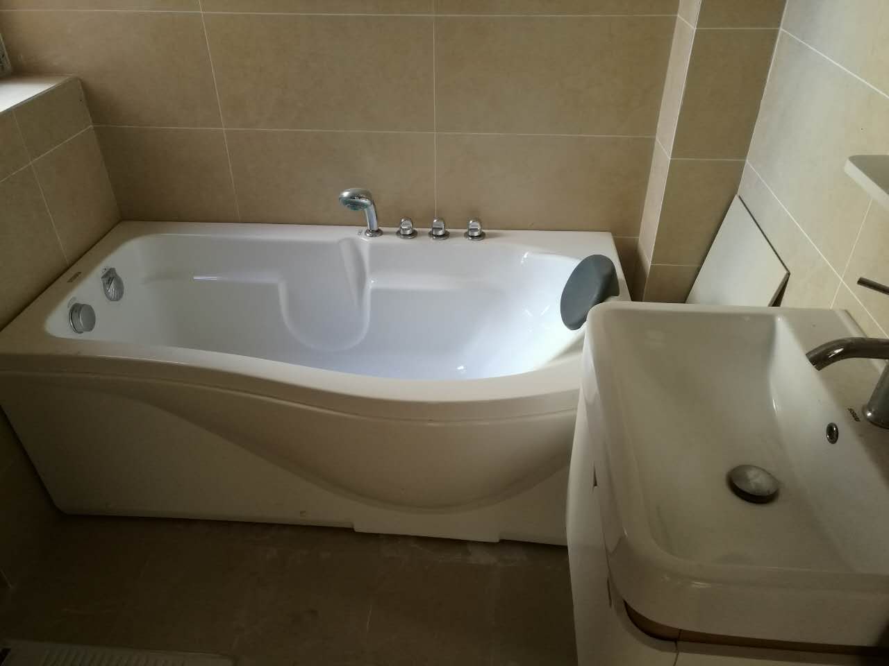 滨江星城刚需宜居精装步梯房（81平）