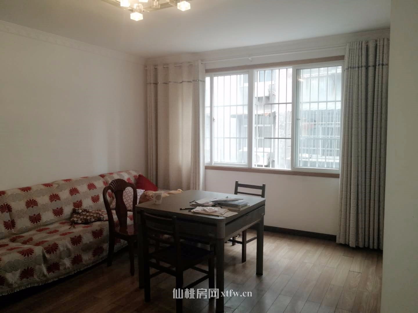 爱民路吴刚酒店旁