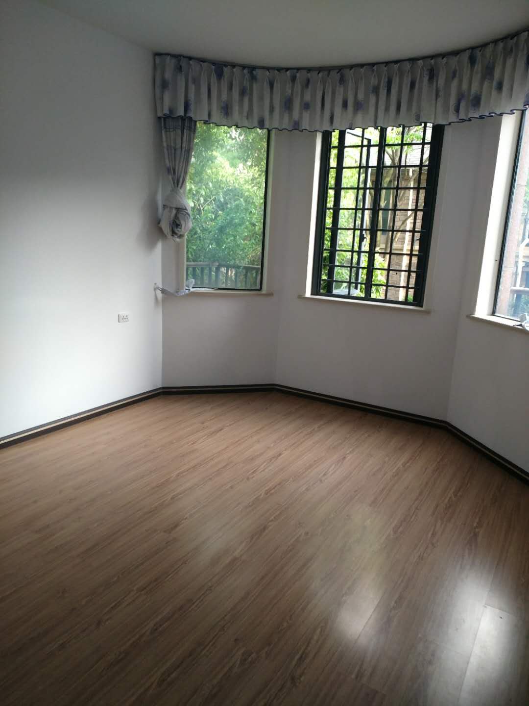 绿地华庭精装，价格超美丽哦！