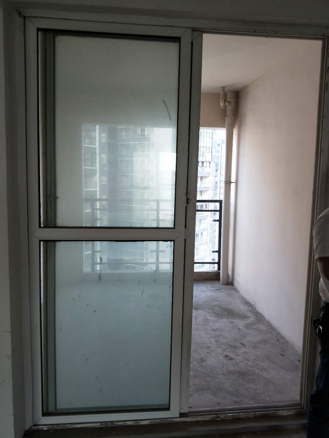 福星城新出房源，毛坯，两证齐全满2年，价格优！