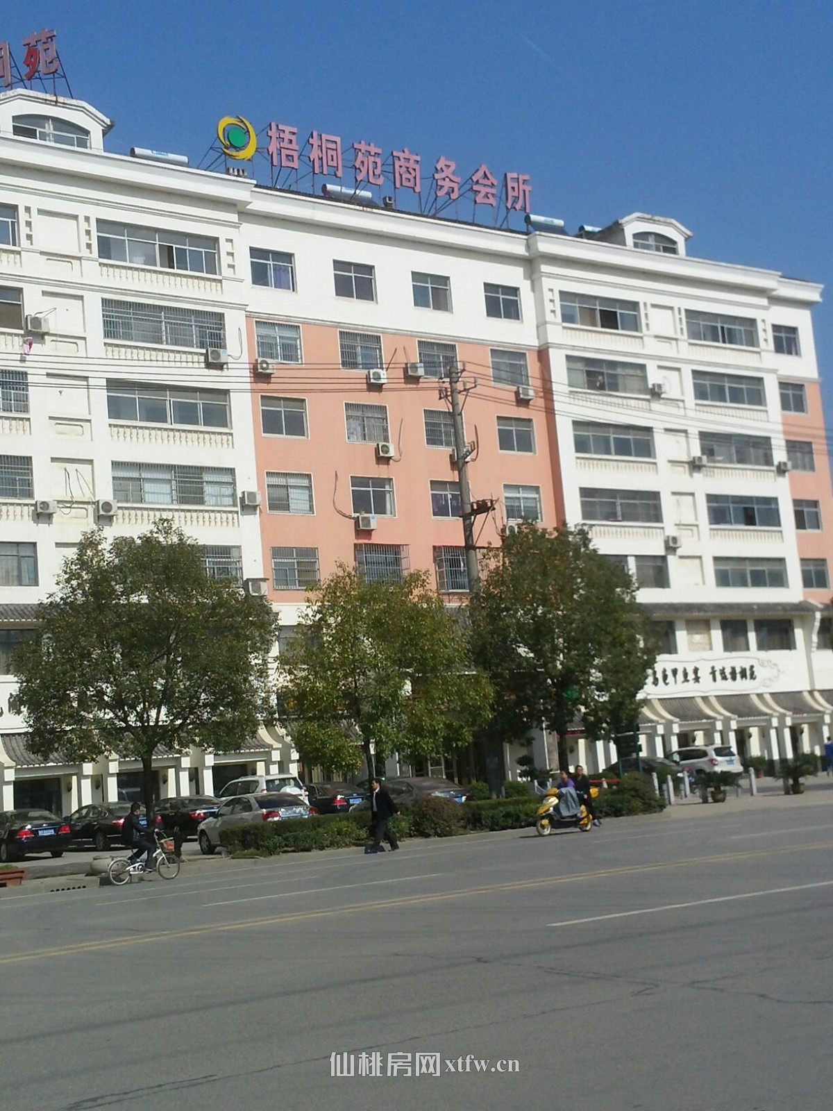 龙华山梧桐苑3室2厅2卫(送地下室） 55万