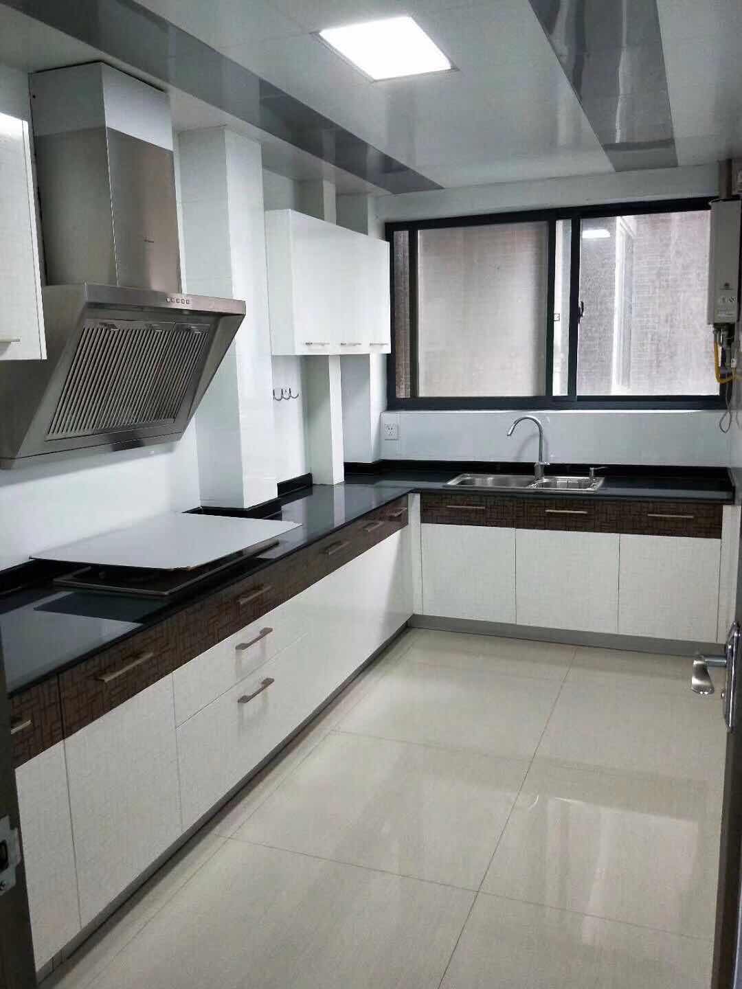 世纪雅苑精装电梯房，两证齐全，拎包入住!