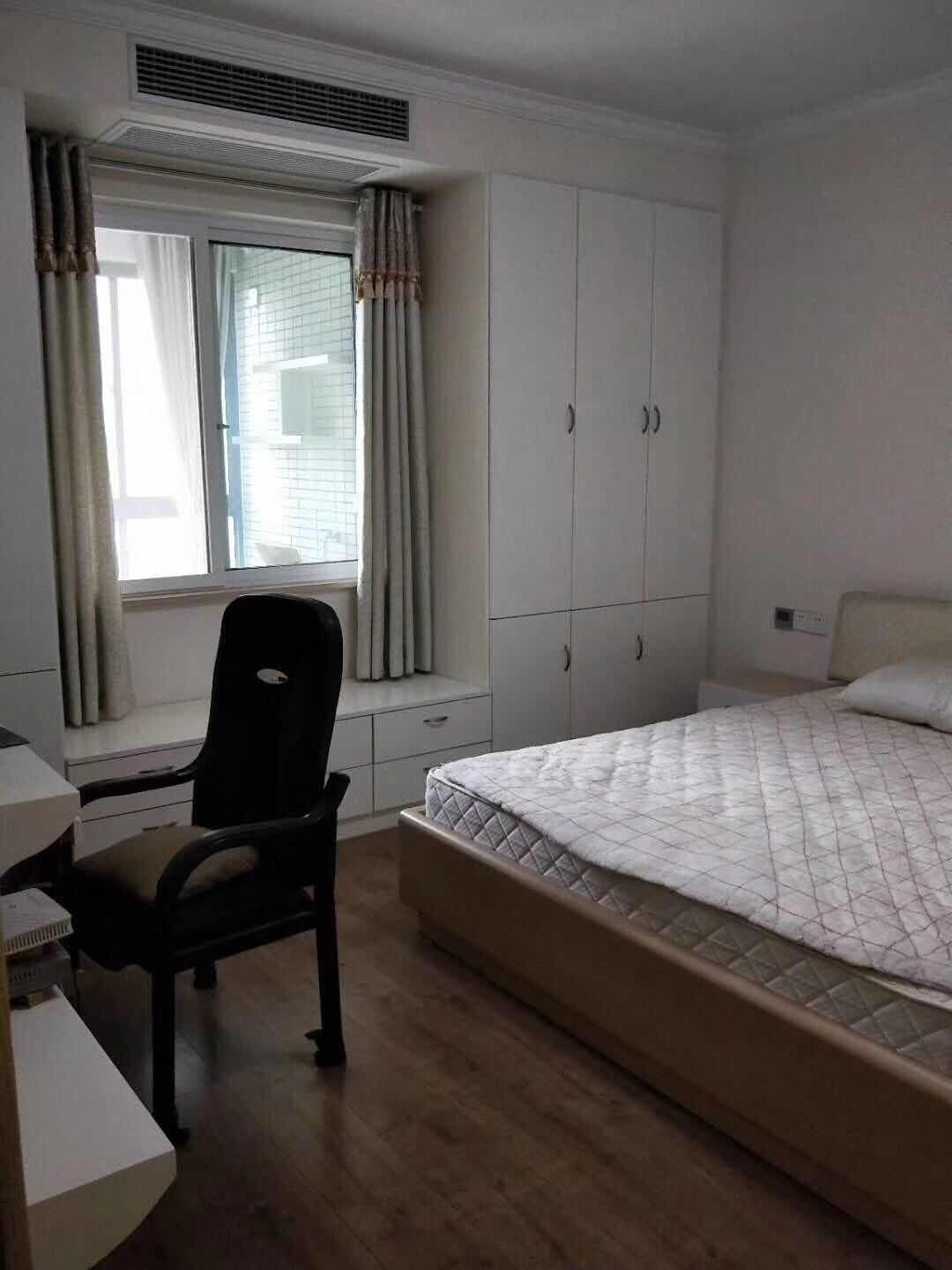 世纪雅苑精装电梯房，两证齐全，拎包入住!