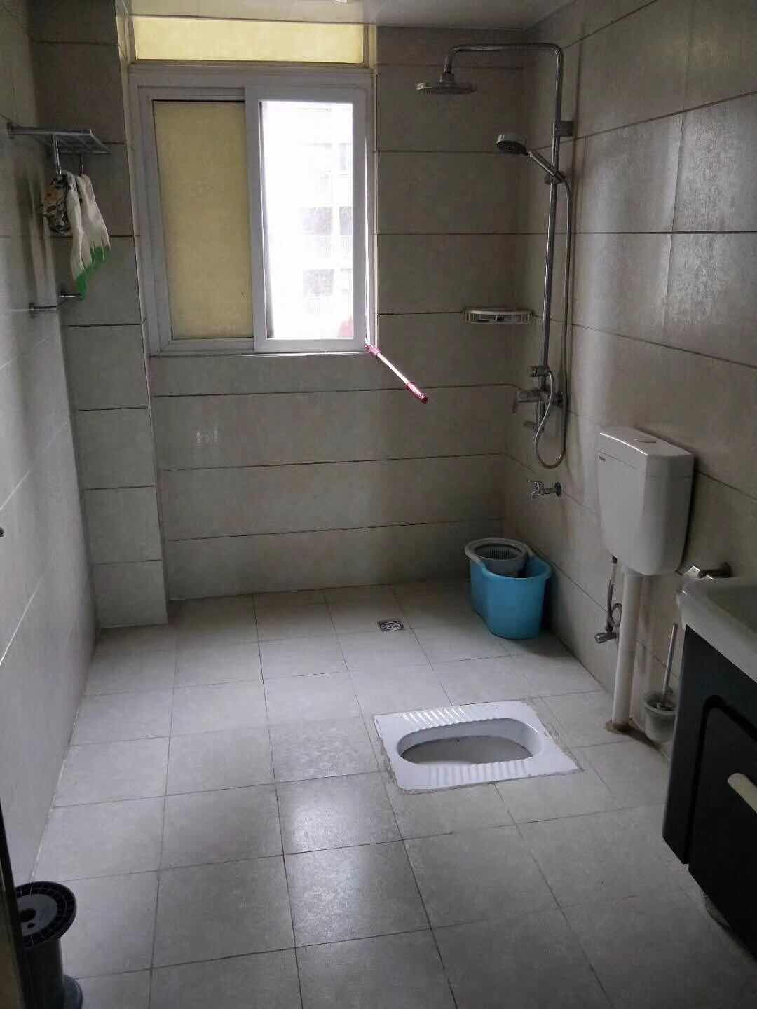 世纪雅苑精装电梯房，两证齐全，拎包入住!