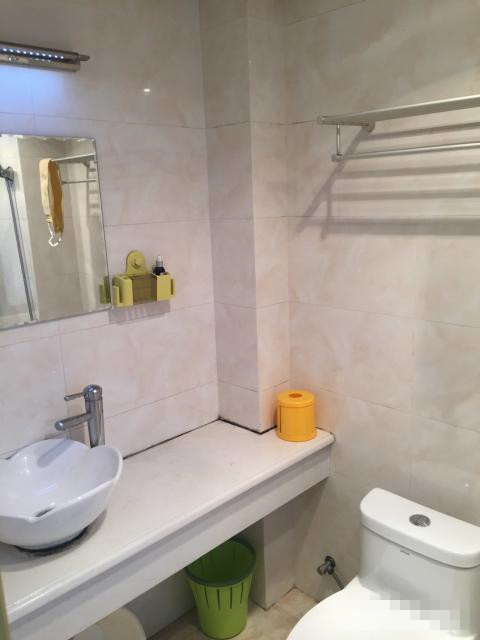 时代广场精装两房，楼层好，朝向好，两证齐全！