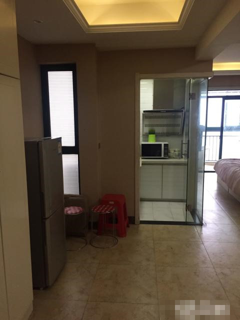 时代广场精装两房，楼层好，朝向好，两证齐全！