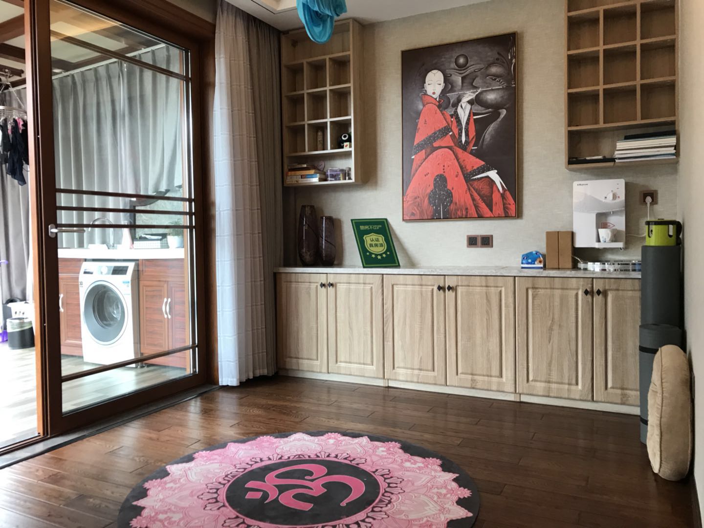 绿地华庭联排别墅 装修后面带温馨庭院看中即签证件满两年