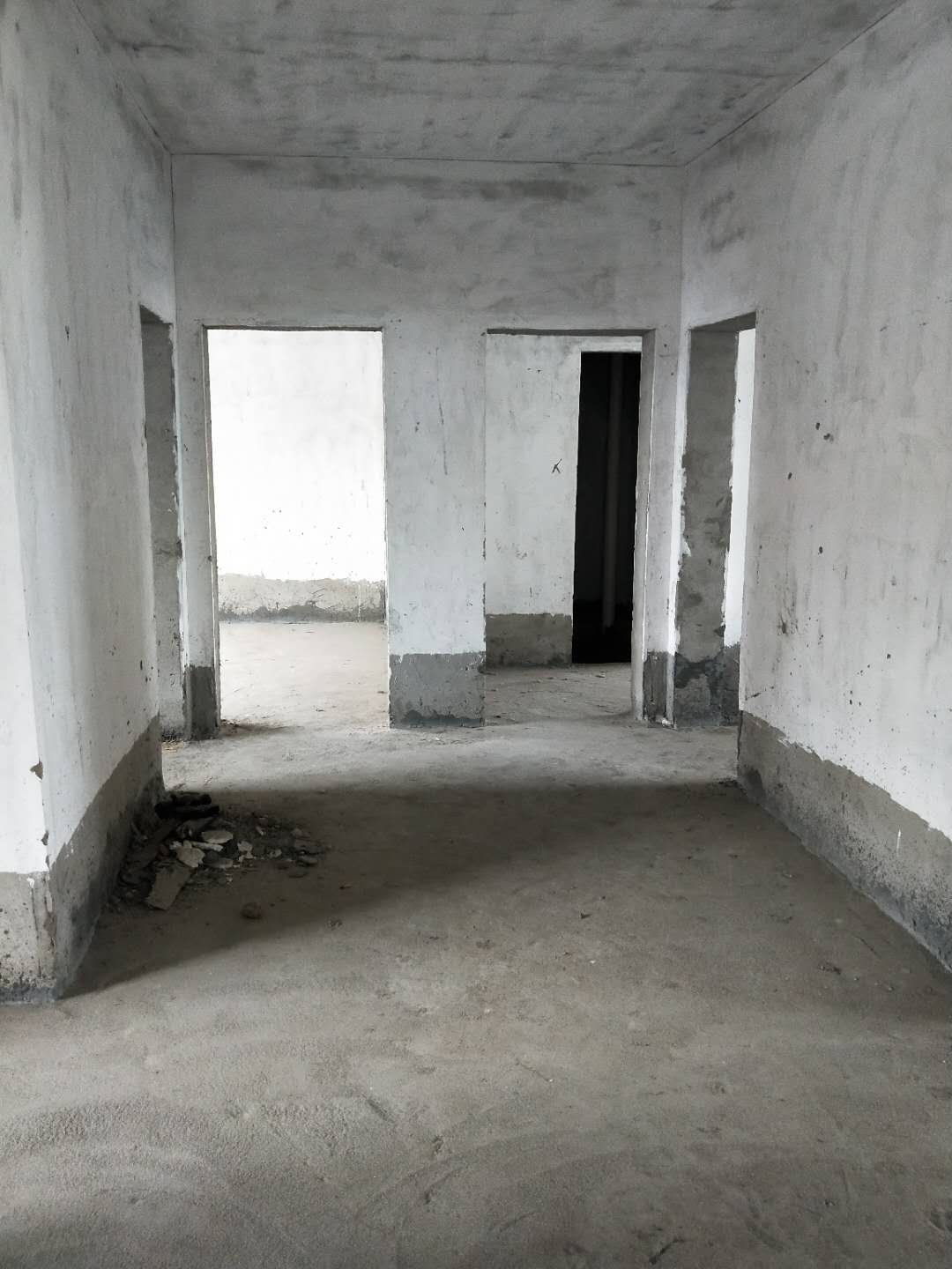 宏大小区毛坯现房，可贷款，两证满5！省税！