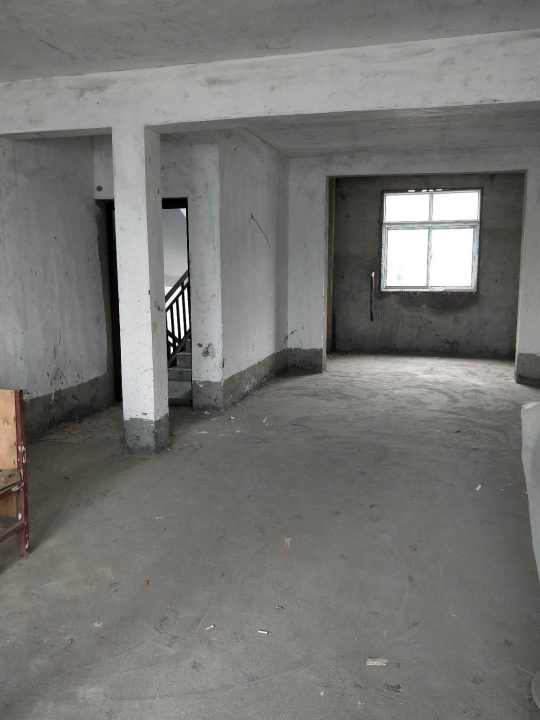 宏大小区毛坯现房，可贷款，两证满5！省税！