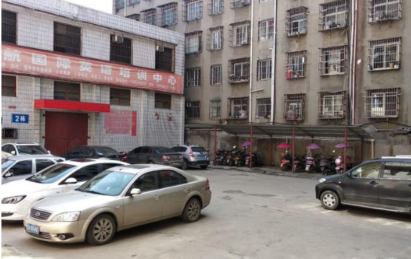 何李路单位房，装修好，价格优！