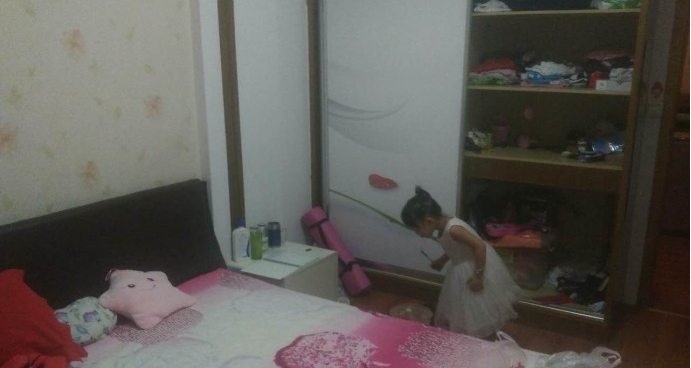 何李路单位房，装修好，价格优！