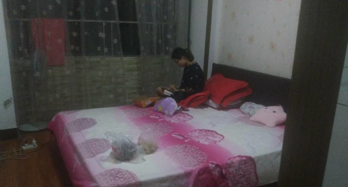 何李路单位房，装修好，价格优！