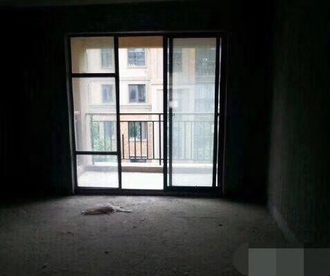 绿地华庭毛坯现房，环境美丽哦