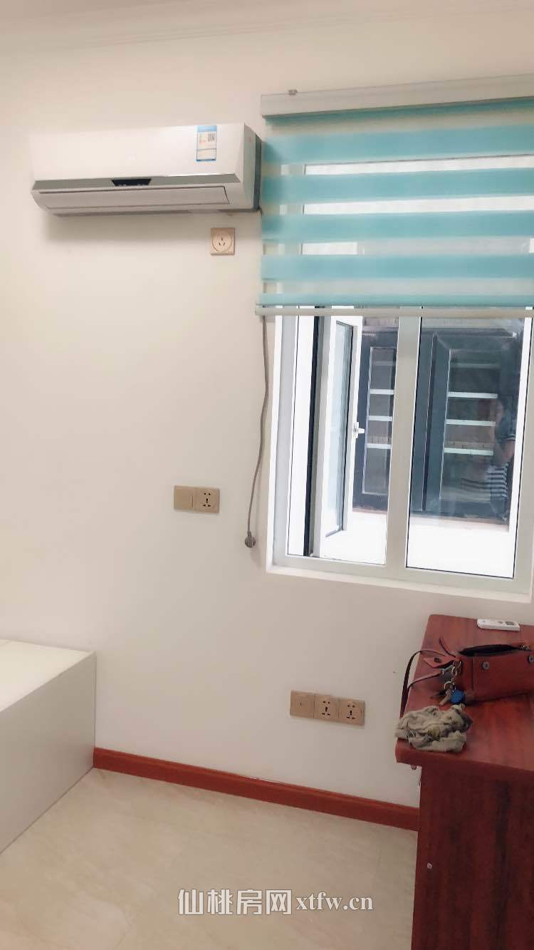 仙桃一中对面，精装陪读房