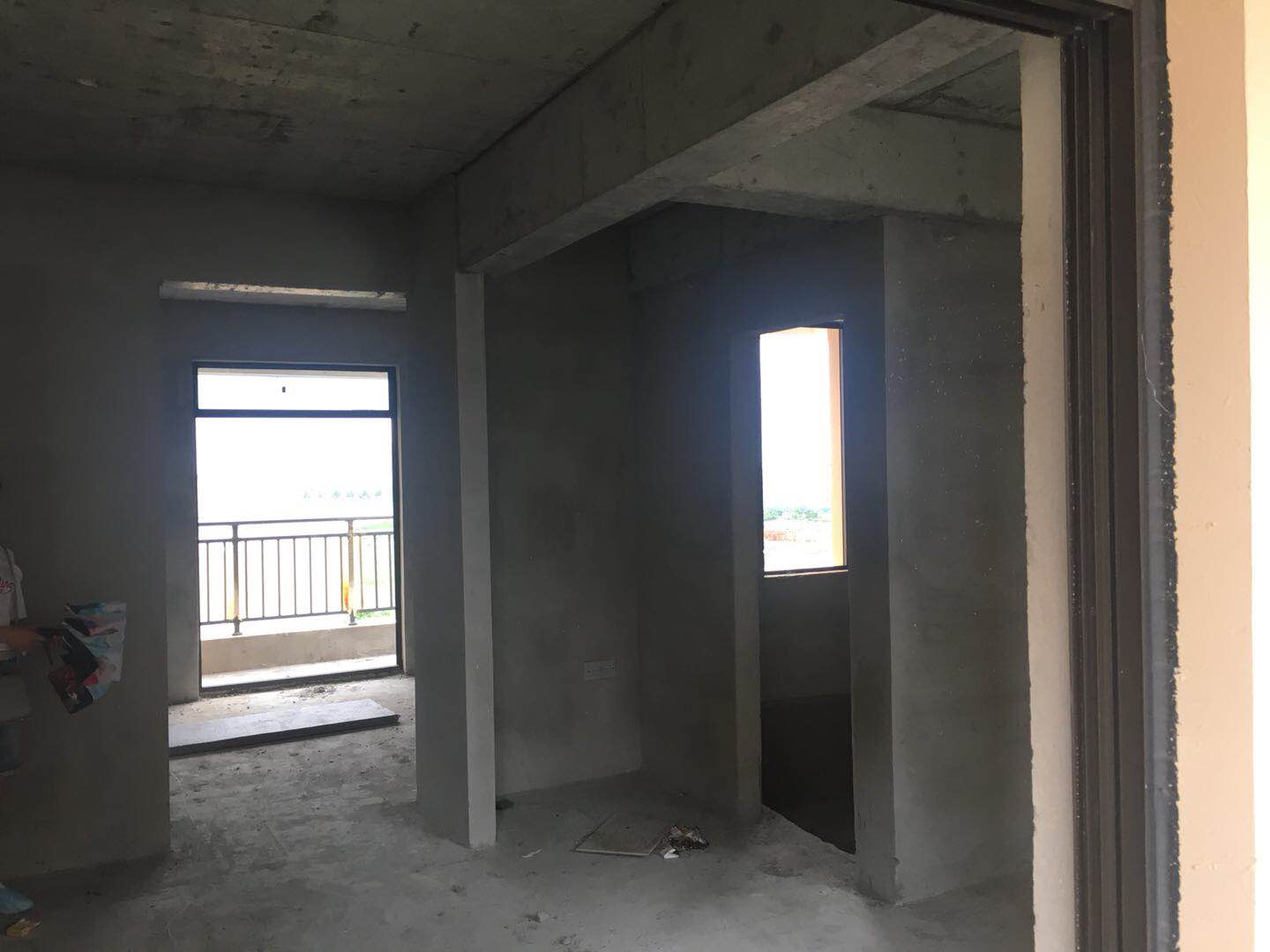 荣怀毛坯现房，价格优，户型好！