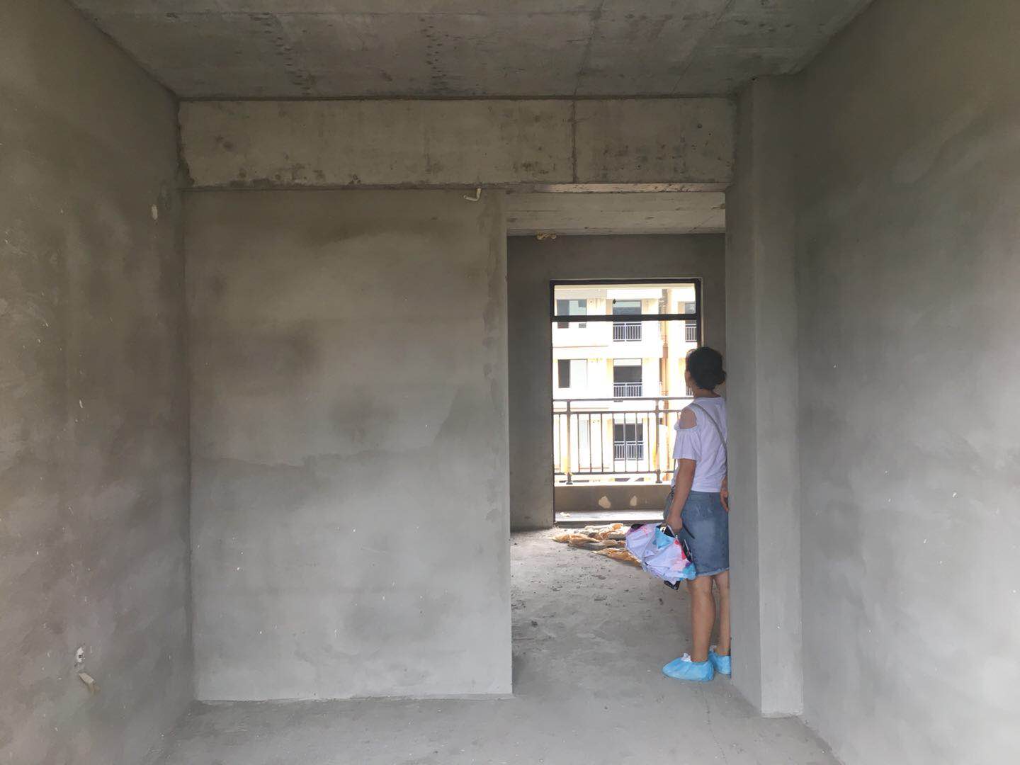 荣怀毛坯现房，价格优，户型好！