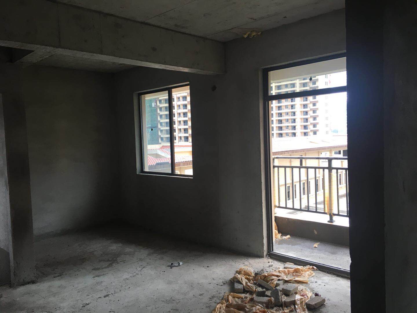 荣怀毛坯现房，价格优，户型好！