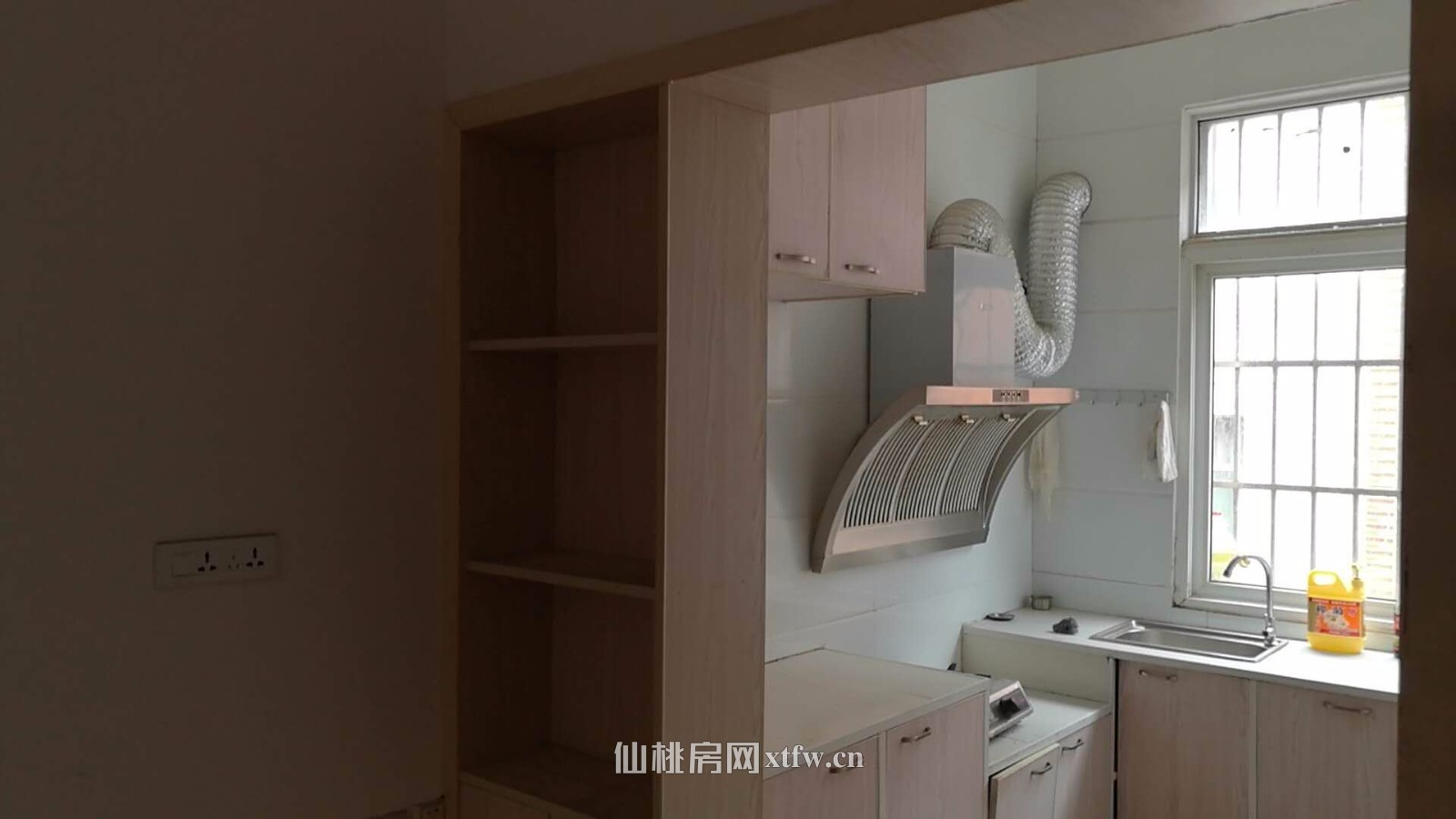 新车站两室两厅一厨一卫精装修拎包入住家电齐全