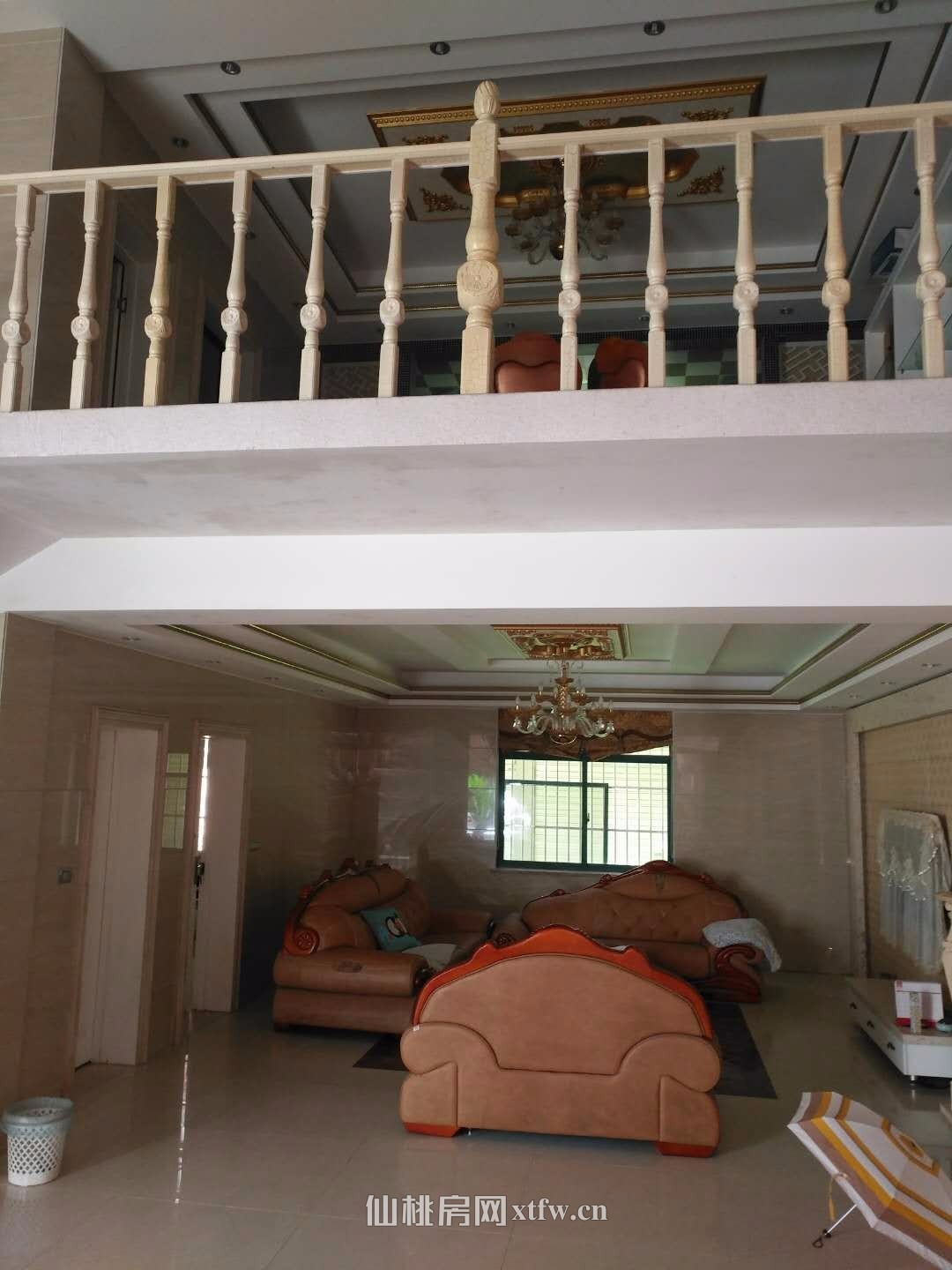 自建四层楼房、别墅式样。