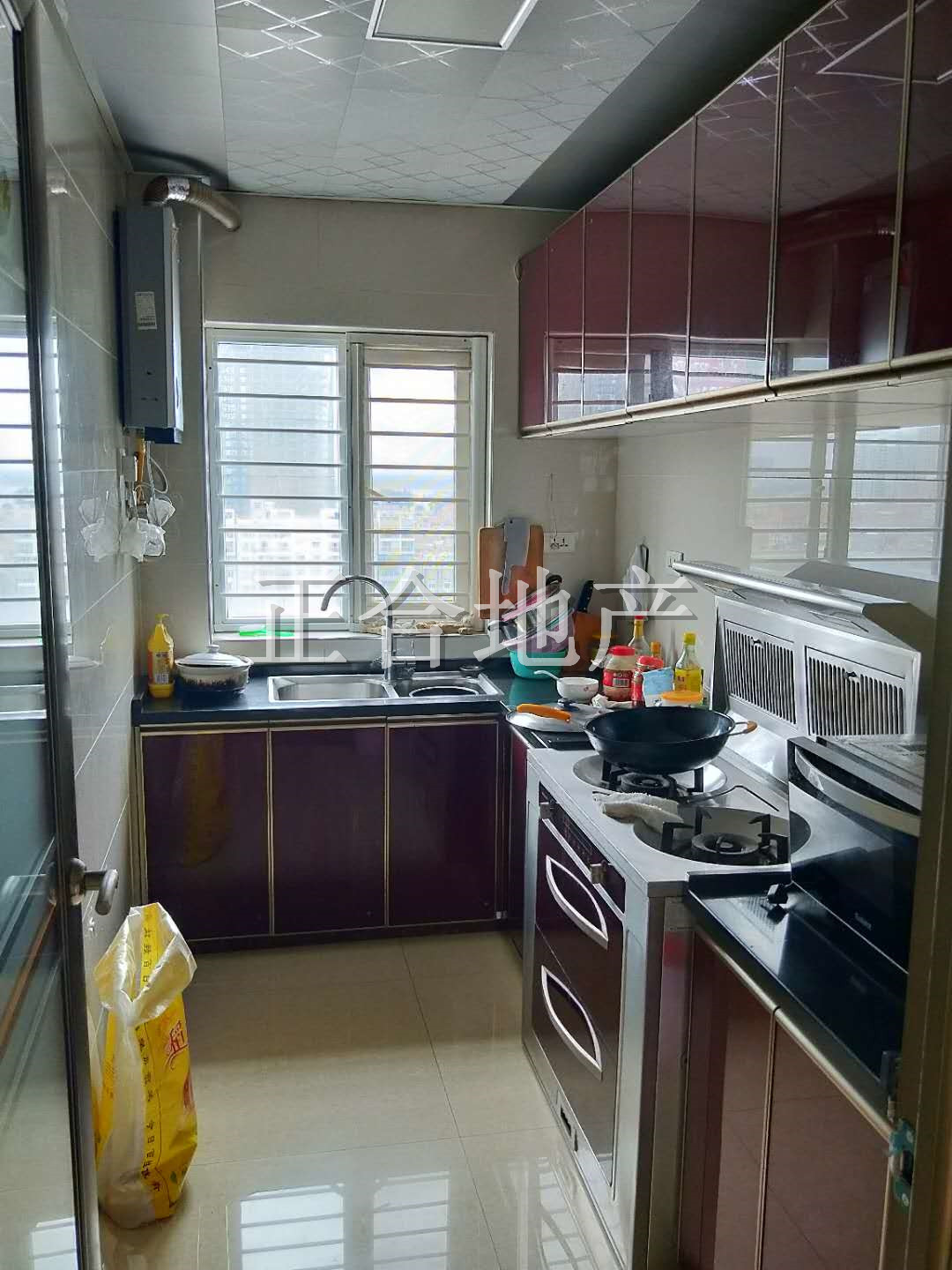 浅水湾精装三房，楼层好，证件满2年！