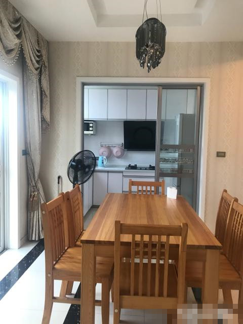 香岸华府精装复式楼，环境好，拎包入住！