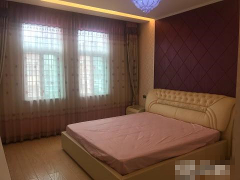 香岸华府精装复式楼，环境好，拎包入住！