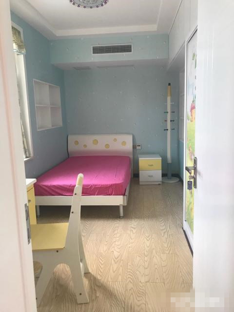 香岸华府精装复式楼，环境好，拎包入住！