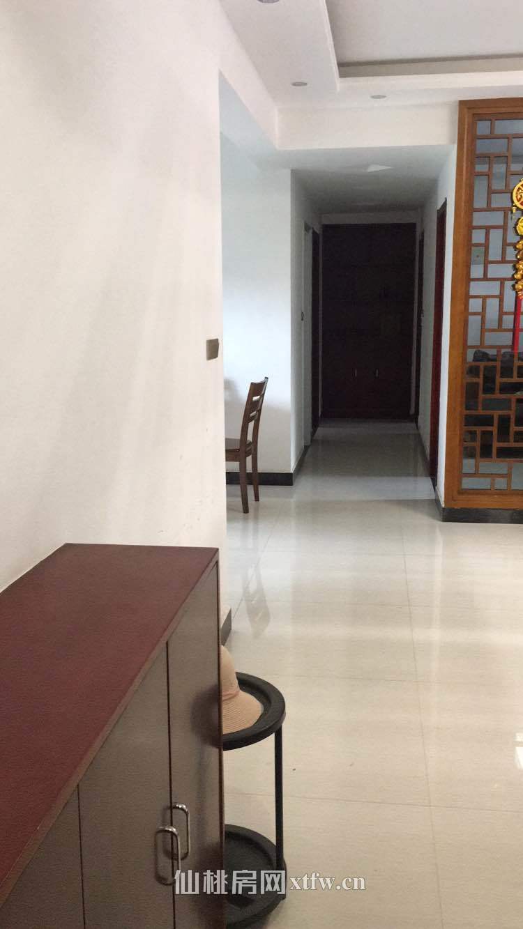 翰林公馆，一中对面 房坐北朝南