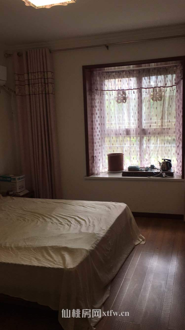 翰林公馆，一中对面 房坐北朝南