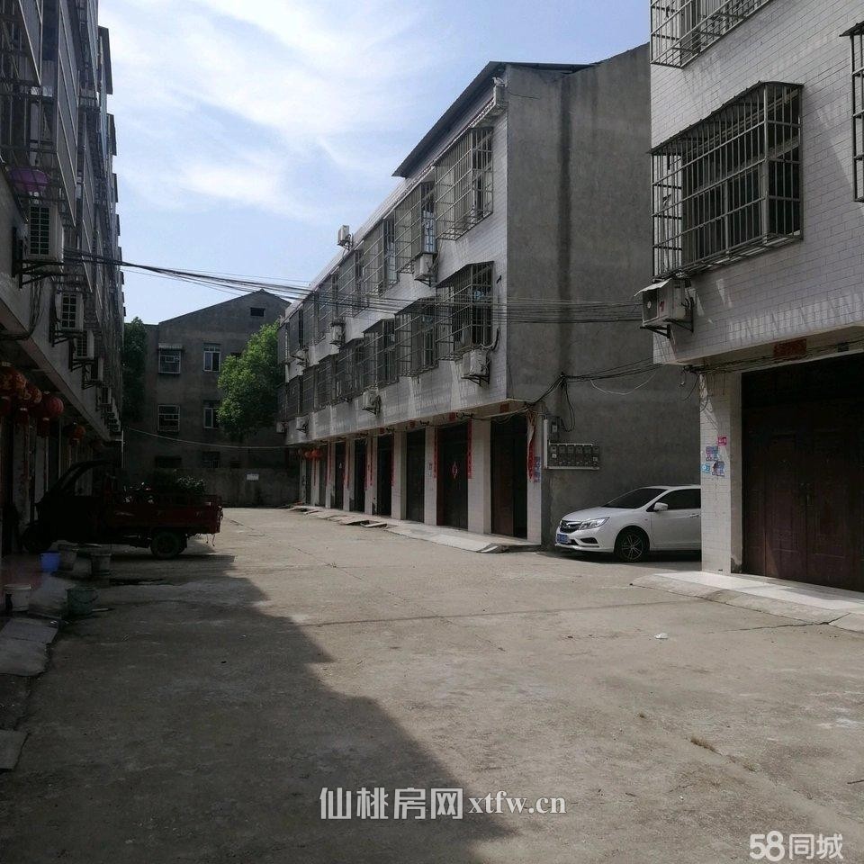 通海口一间三层房屋出售