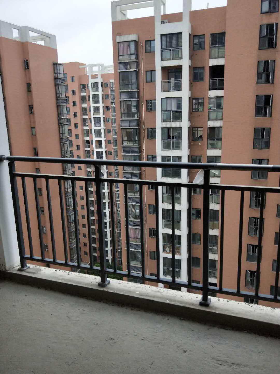 紫金城小三房，价格优！