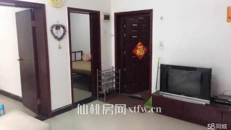 公安局后面小区房，临步行街，辐射市政广场，武商，仙商，南城新区，相关xuexiao。离哪都近，公交站点多，闹中取静,拧包入住。