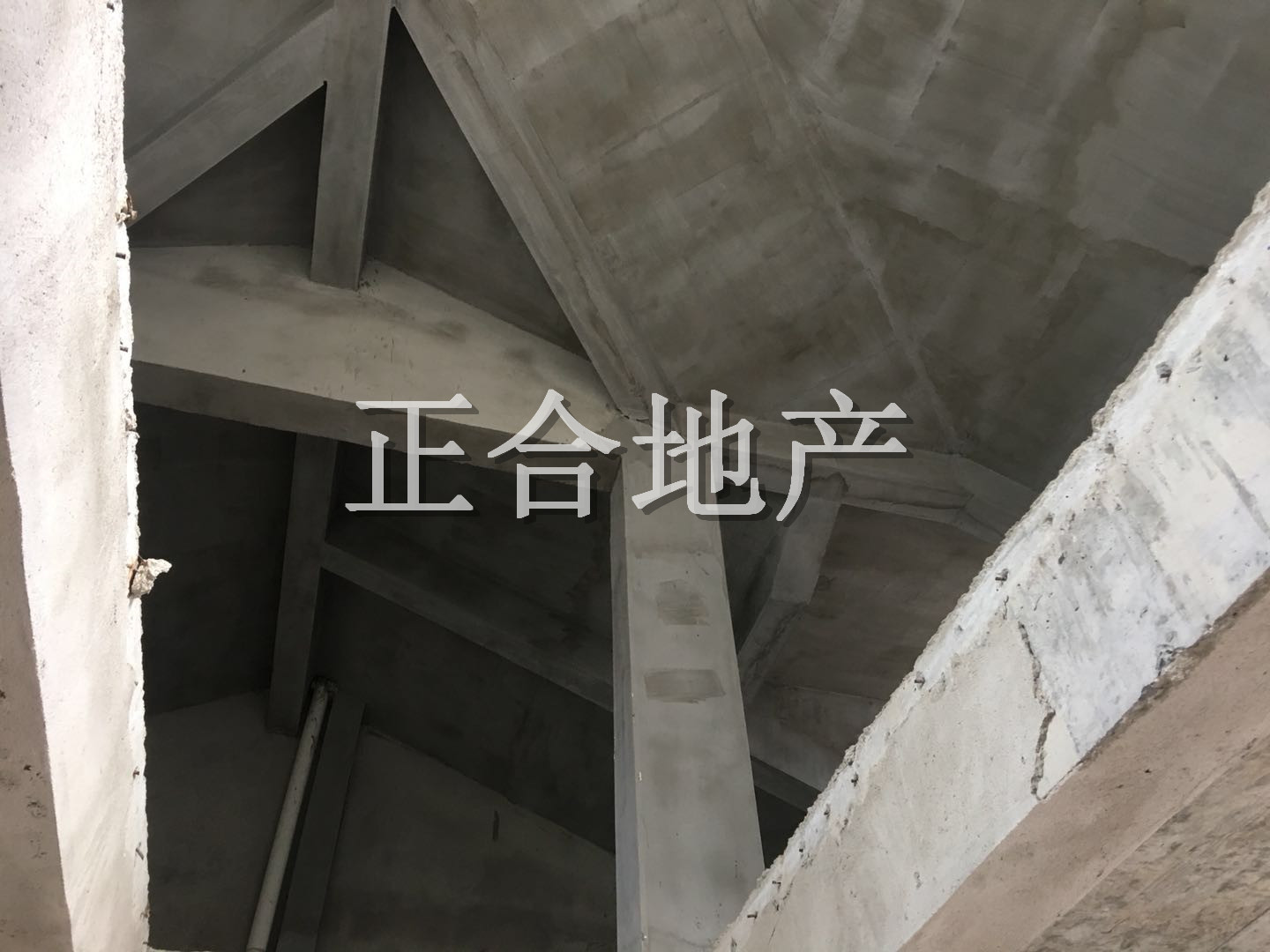 新城一号五期复式楼毛坯，大四房，价格优！