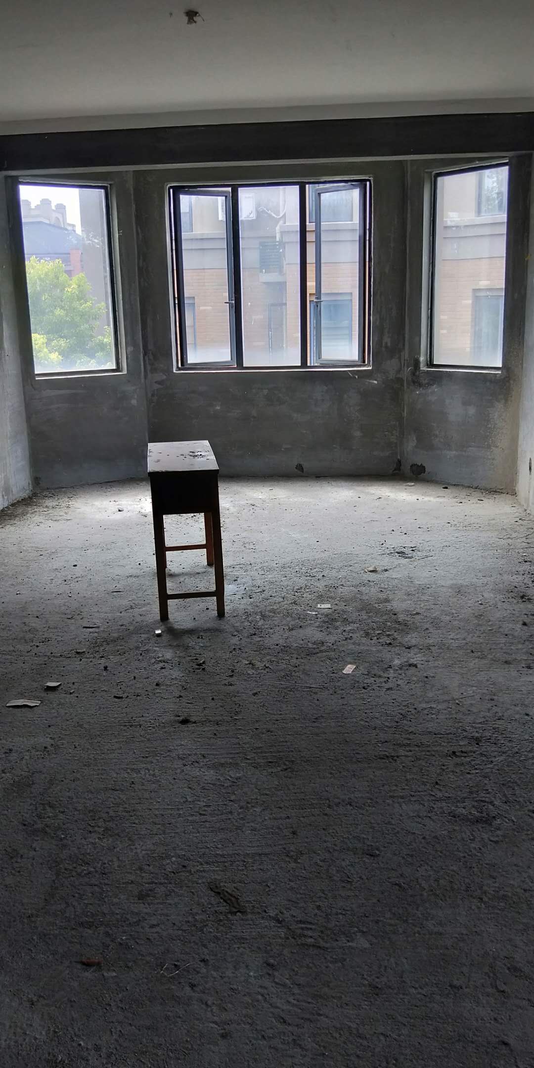 绿地华庭毛坯优质房源，两证满5年！