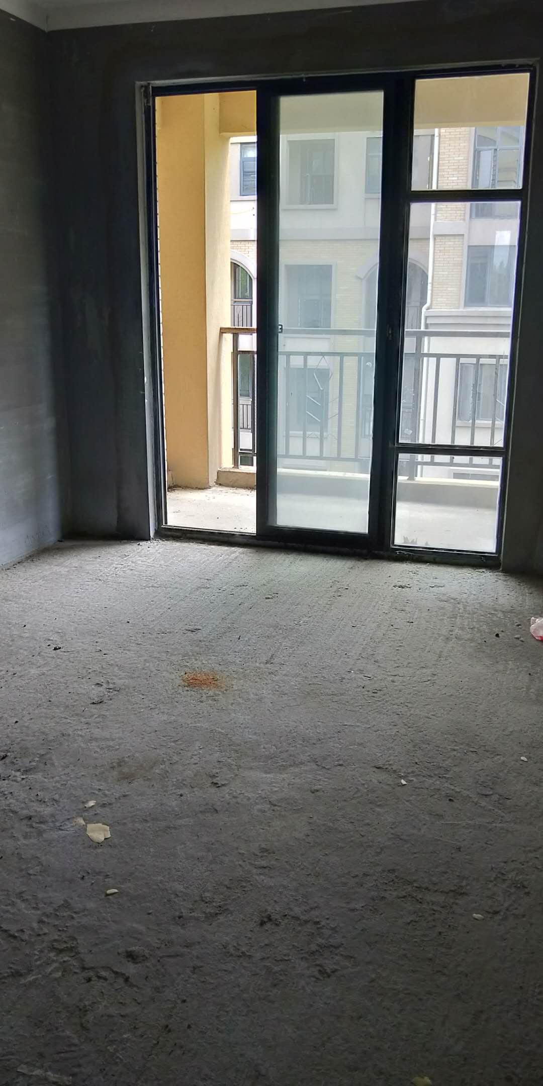 绿地华庭毛坯优质房源，两证满5年！