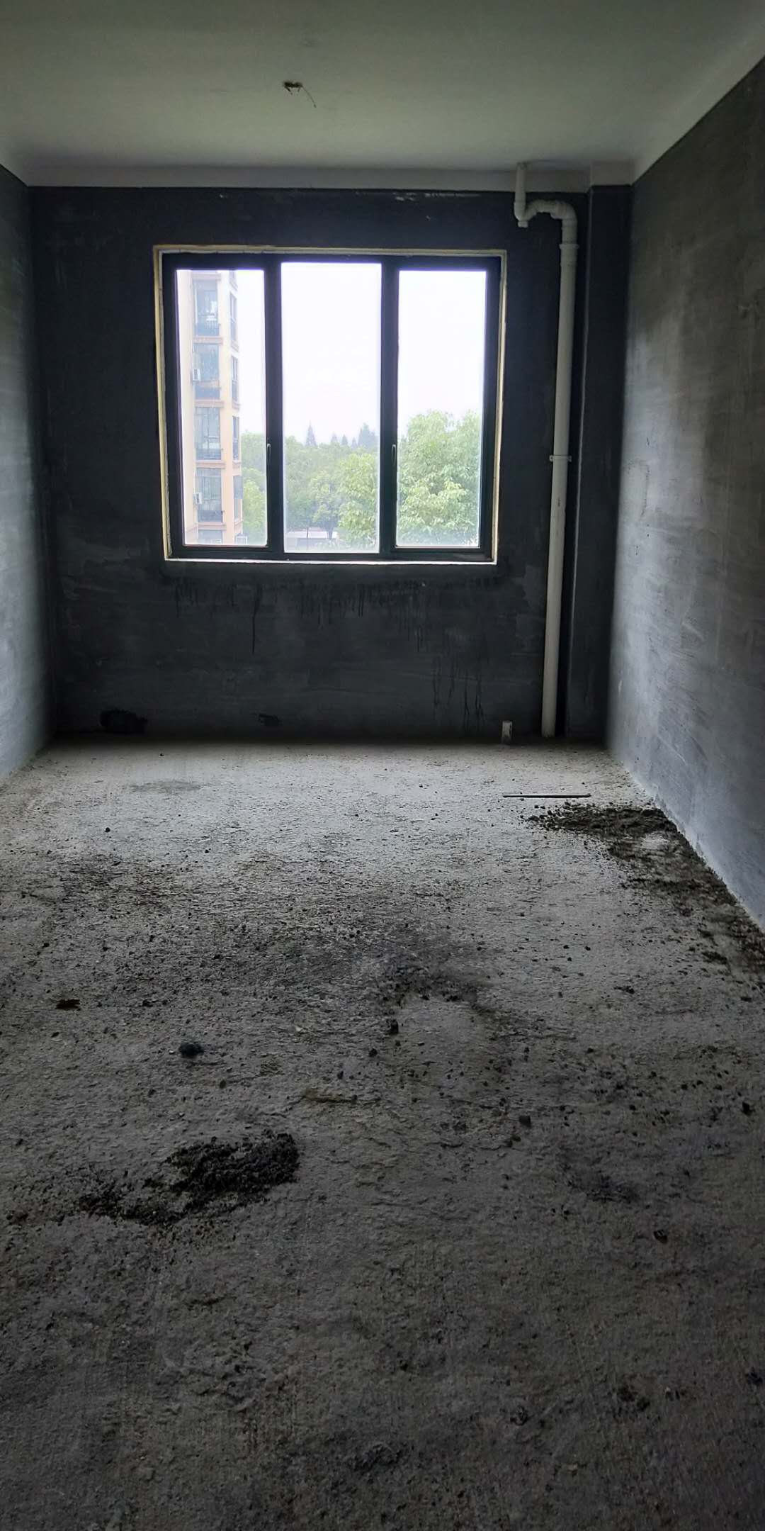 绿地华庭毛坯优质房源，两证满5年！