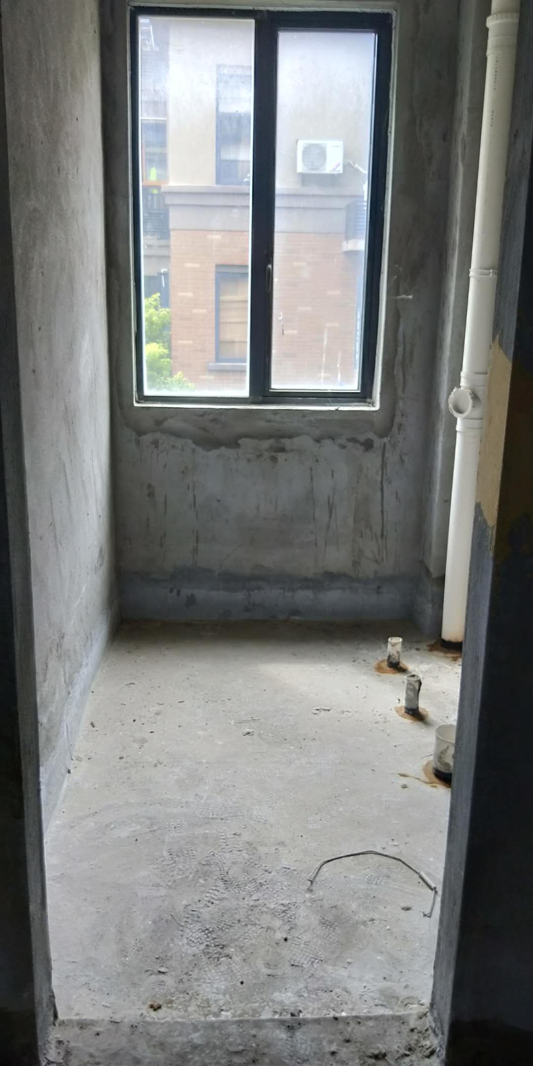 绿地华庭毛坯优质房源，两证满5年！