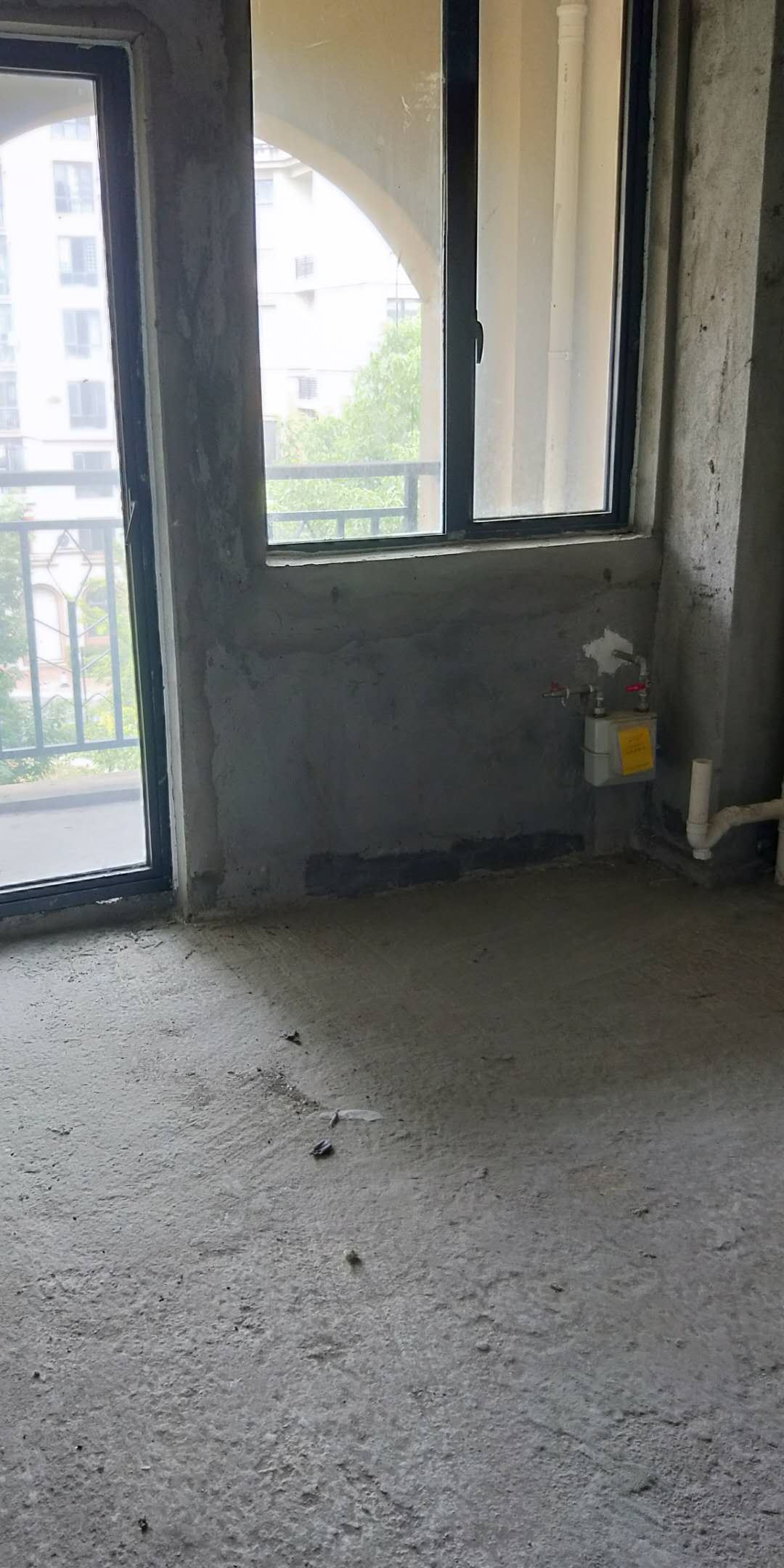 绿地华庭毛坯优质房源，两证满5年！