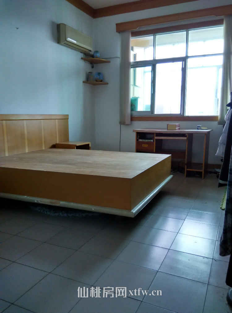 汉江酒店旁，有不动产证，南北通透，价格面议。（不久可能加电梯）