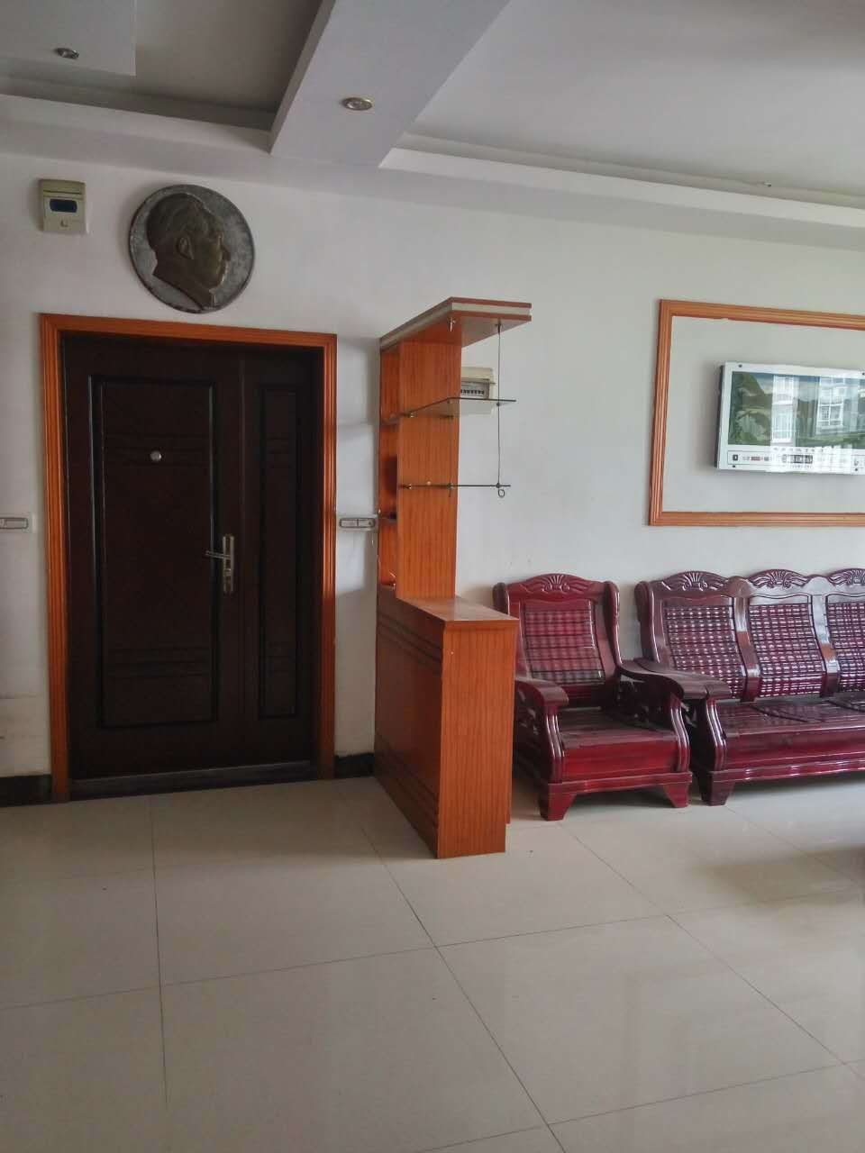 宏运名居现房，装修好，两证满2年！