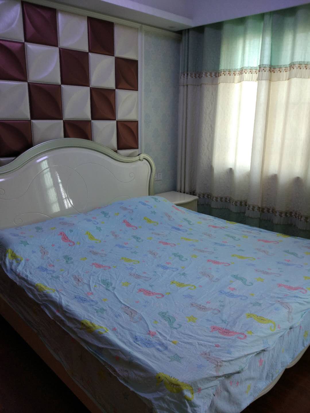 翰林公馆精装现房，地段好，楼层好，证件齐全！