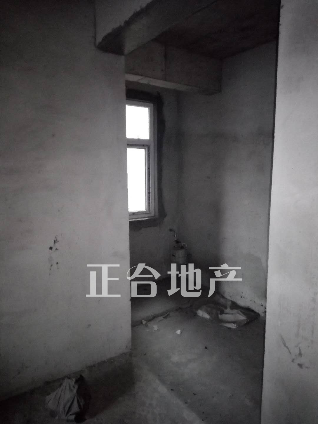 英伦名邸毛坯，证件齐全，可过户！