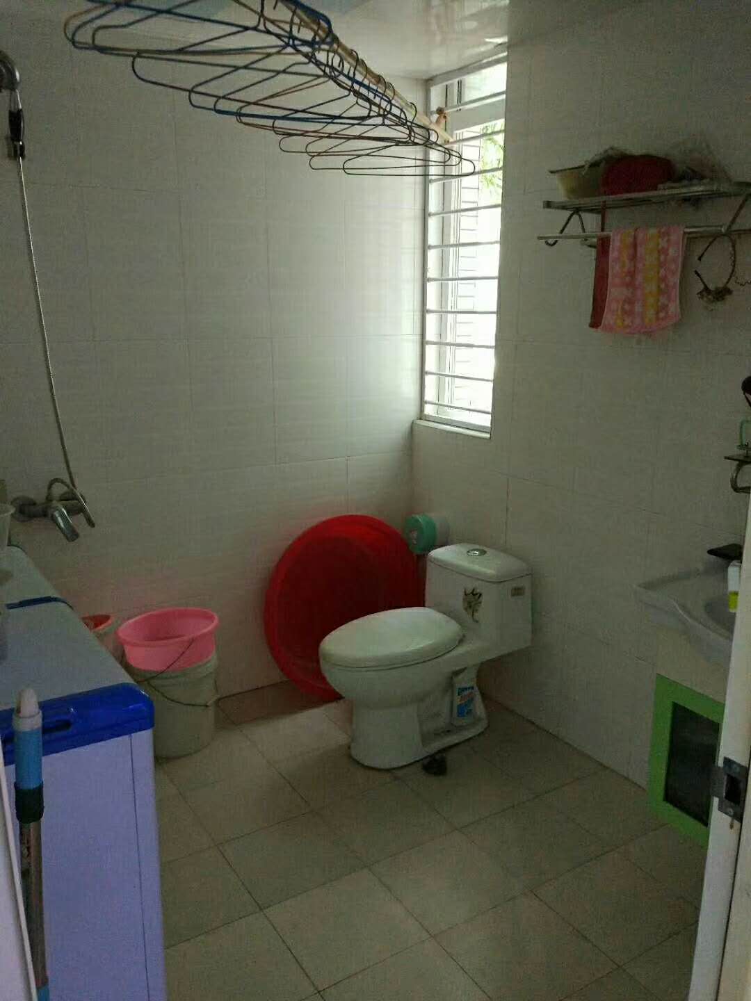 世纪雅园装修3房，价格美丽，证件满两年！