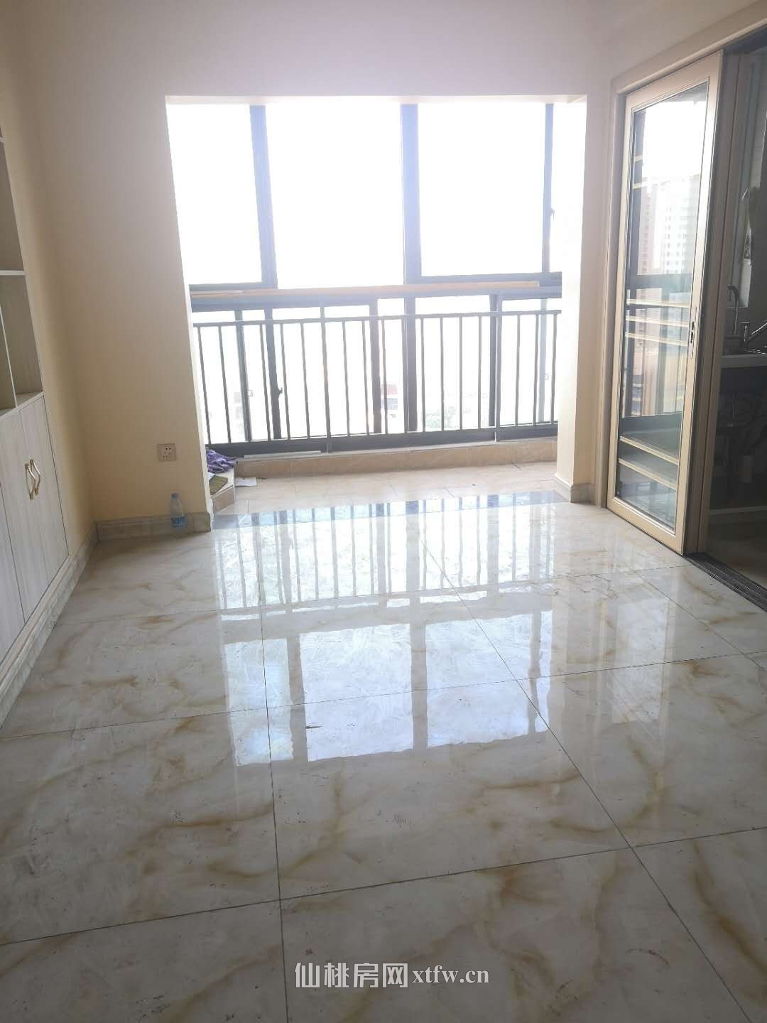 满庭春供暖房证件满2年新装未住大三房好楼层